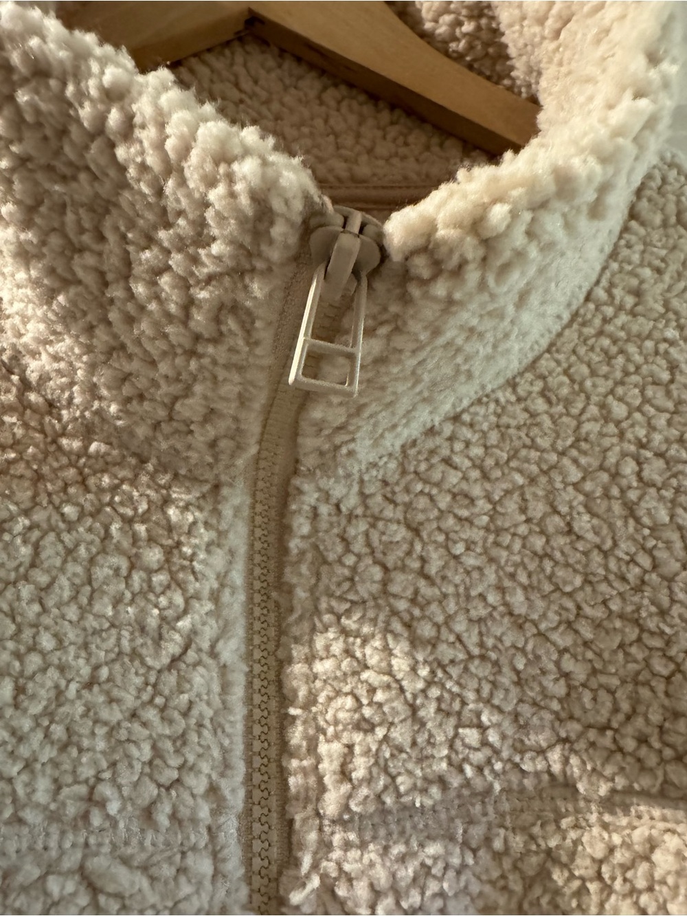Old Navy Cream Sherpa Zip-Up Jacket - Picture 3 of 5